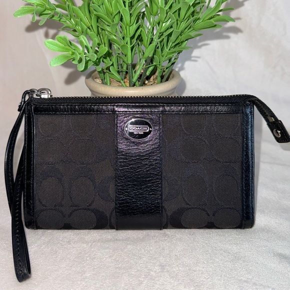 Coach Handbags - Coach Women's‎ Black Square Shape Front Zipper Wristlet/Wallet